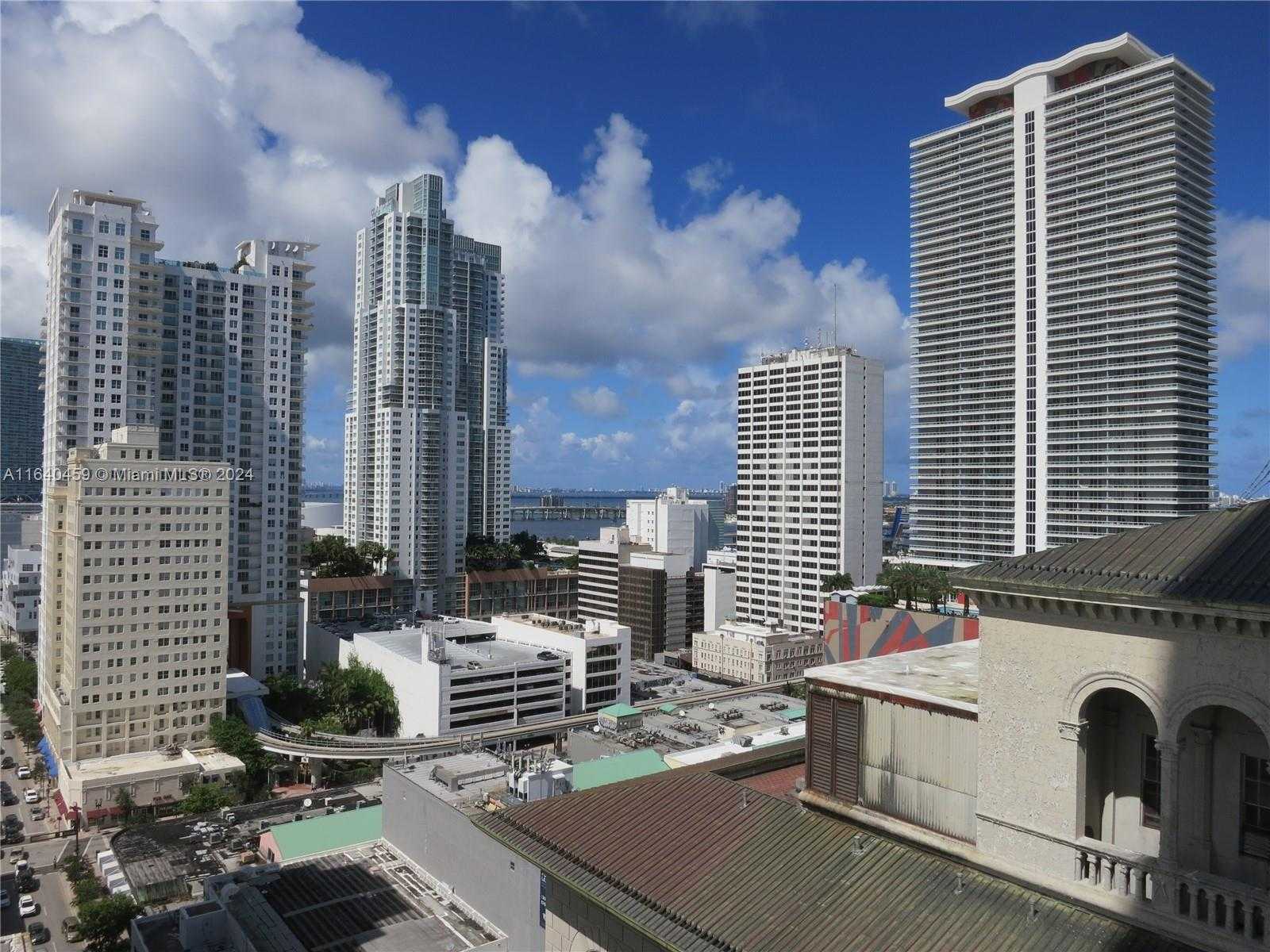 Small Image of 151 SE 1st St, Miami, FL 33131, USA Number 13
