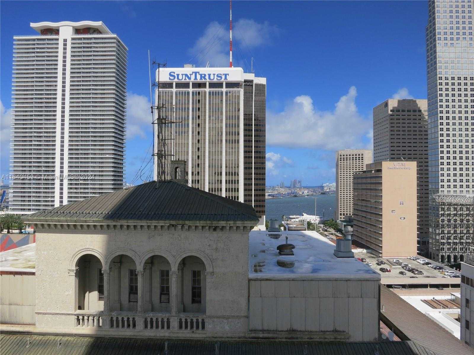 Small Image of 151 SE 1st St, Miami, FL 33131, USA Number 14