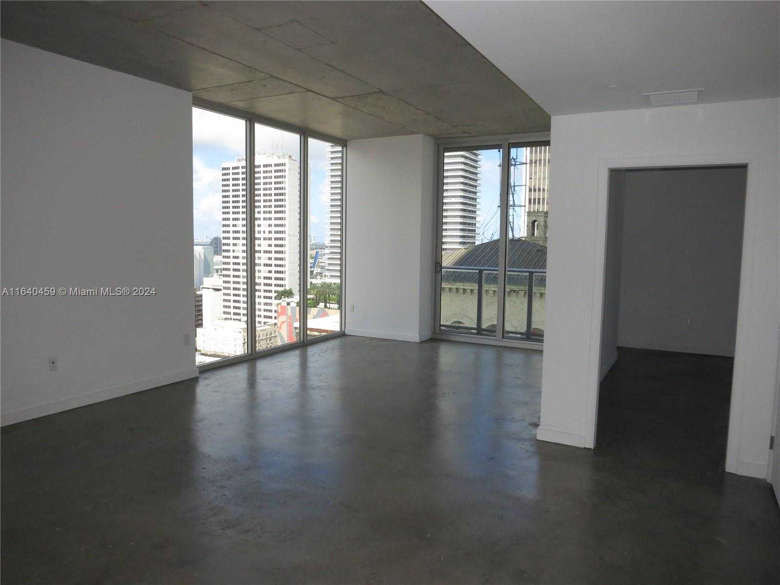 Small Image of 151 SE 1st St, Miami, FL 33131, USA Number 2
