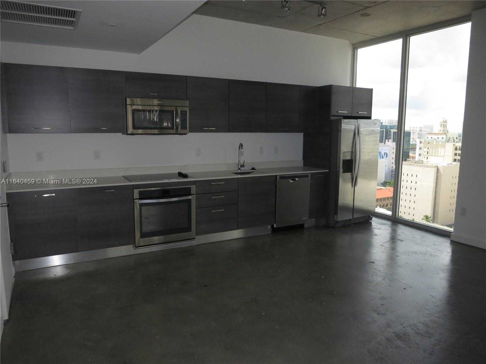 Small Image of 151 SE 1st St, Miami, FL 33131, USA Number 3