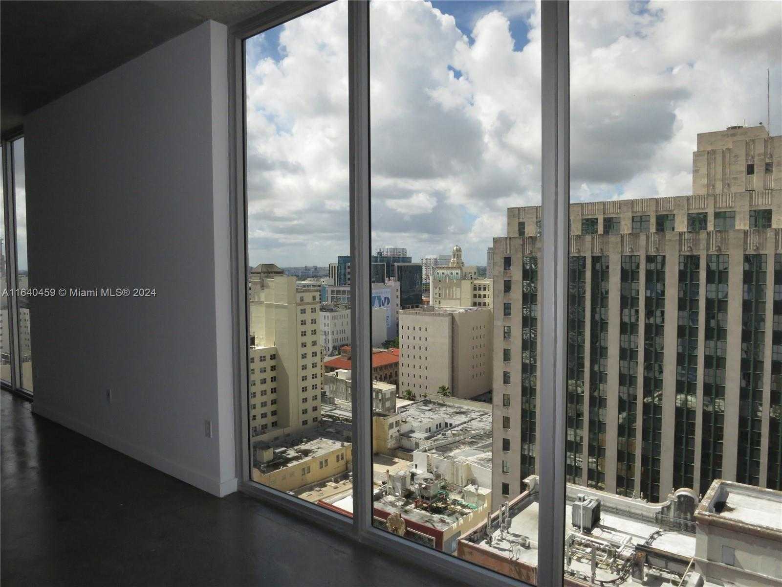 Small Image of 151 SE 1st St, Miami, FL 33131, USA Number 5