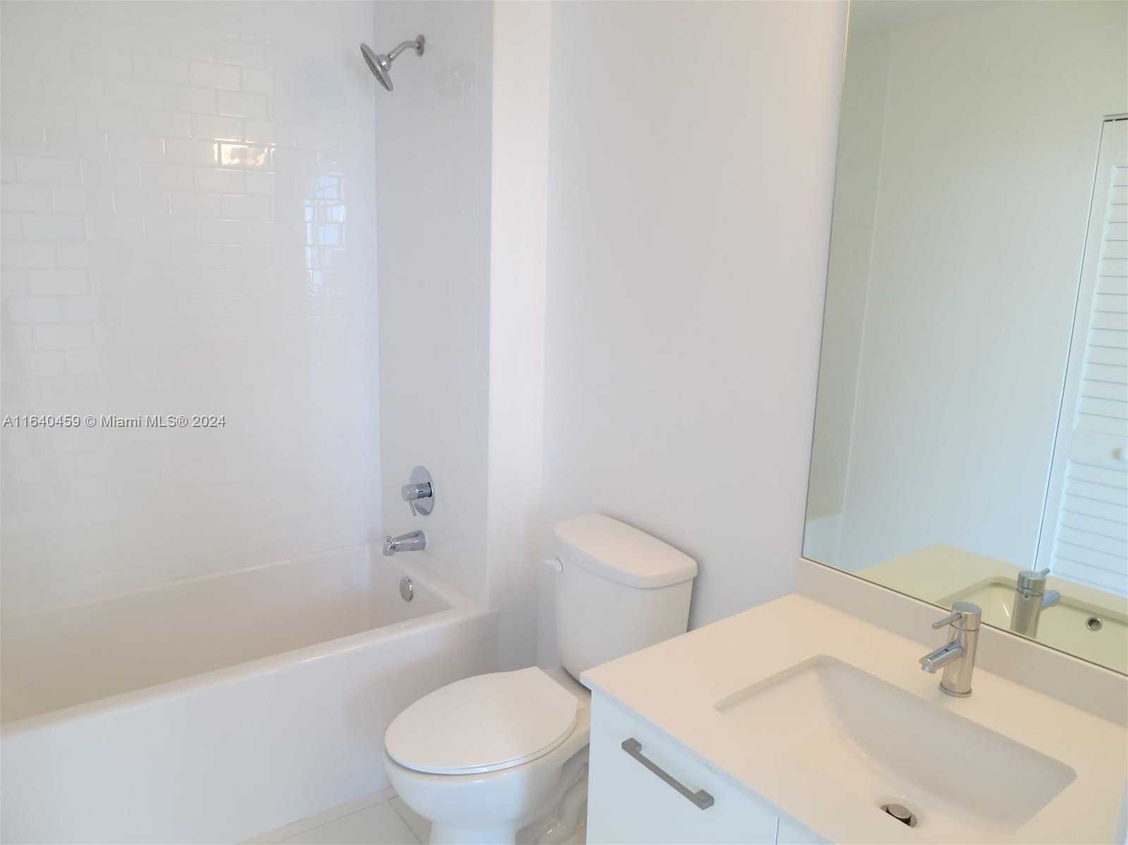 Small Image of 151 SE 1st St, Miami, FL 33131, USA Number 7