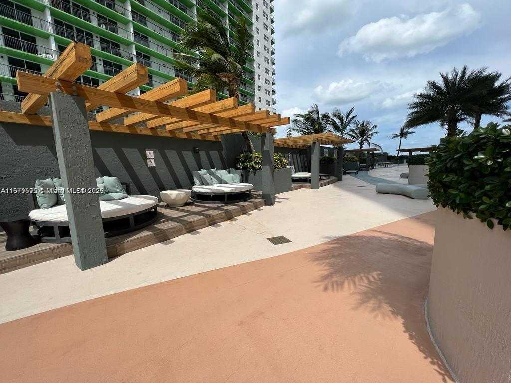 Small Image of 1750 NORTH BAYSHORE DR #2708, Miami Number 21