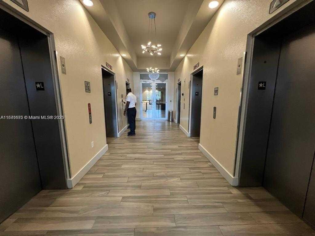 Small Image of 1750 NORTH BAYSHORE DR #2708, Miami Number 22