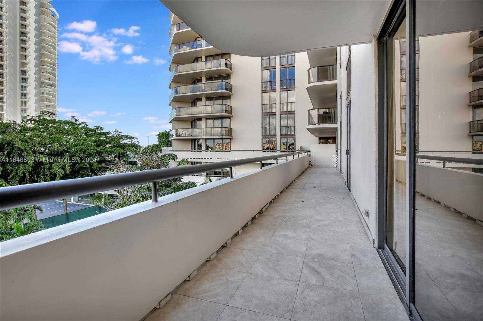 Small Image of 19667 TURNBERRY WAY #3E, Aventura Number 21