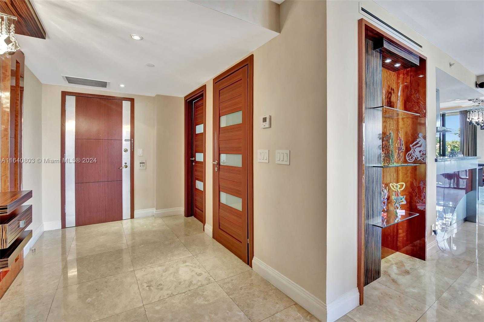 Small Image of 19667 TURNBERRY WAY #3E, Aventura Number 23