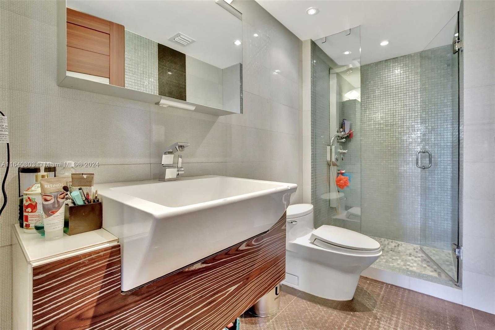 Small Image of 19667 TURNBERRY WAY #3E, Aventura Number 24