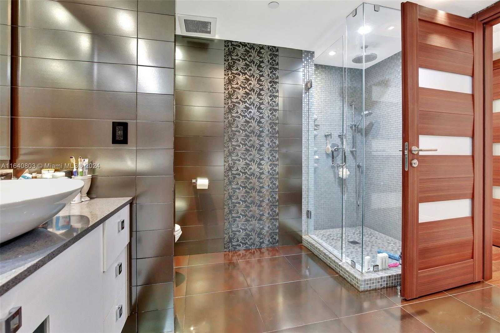 Small Image of 19667 TURNBERRY WAY #3E, Aventura Number 30