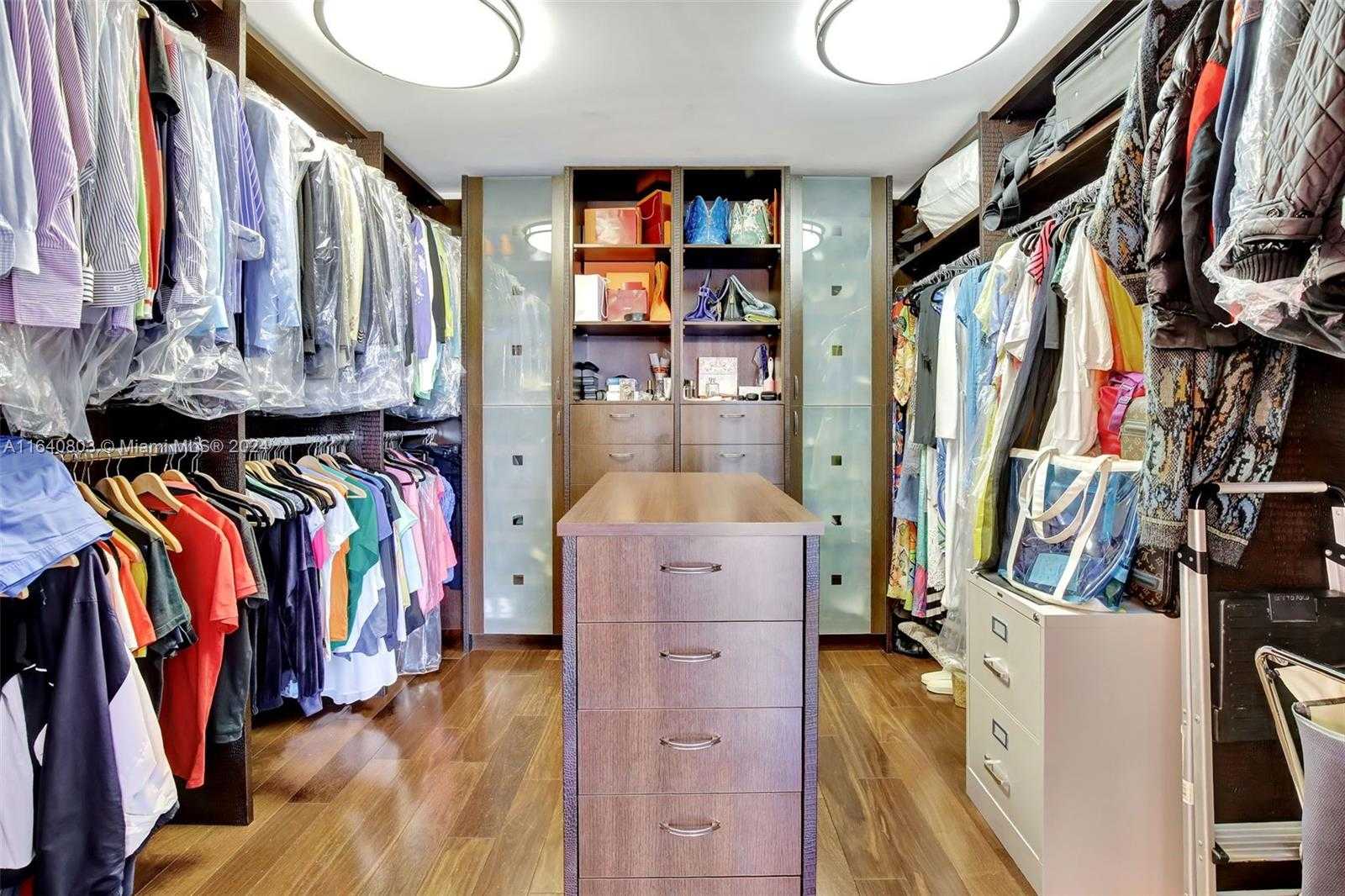 Small Image of 19667 TURNBERRY WAY #3E, Aventura Number 31