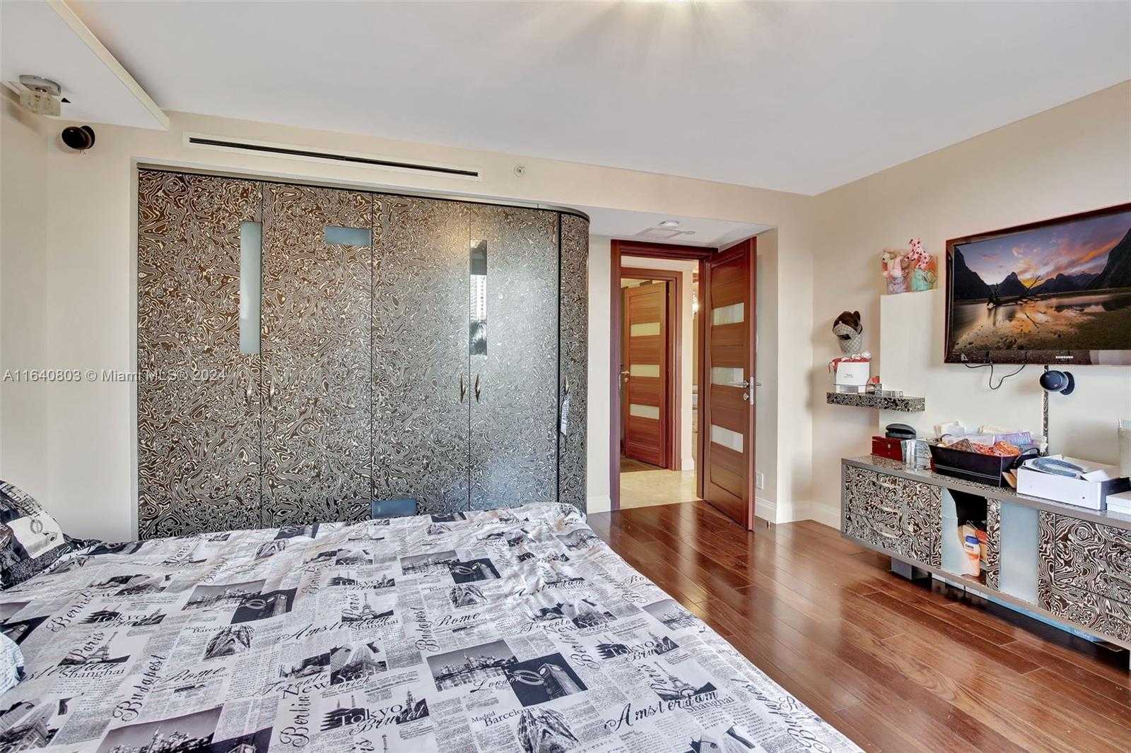 Small Image of 19667 TURNBERRY WAY #3E, Aventura Number 34