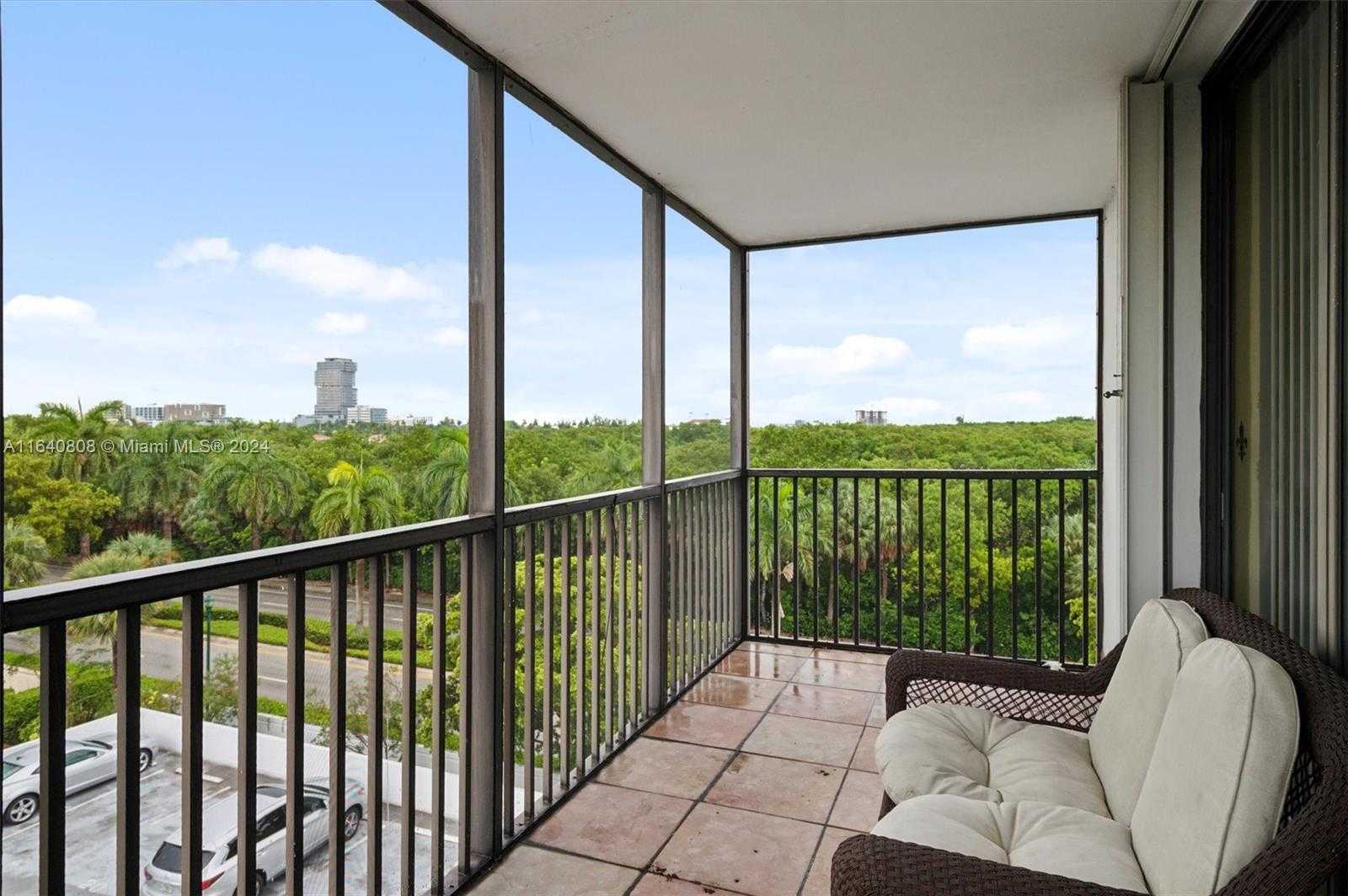 Small Image of 3375 N Country Club Dr, Miami, FL 33180, USA Number 12