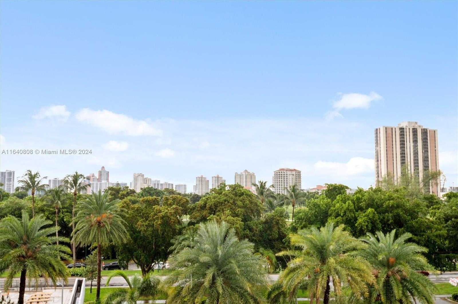 Small Image of 3375 N Country Club Dr, Miami, FL 33180, USA Number 13