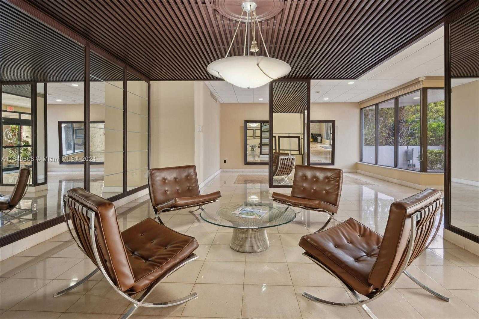 Small Image of 3375 N Country Club Dr, Miami, FL 33180, USA Number 14