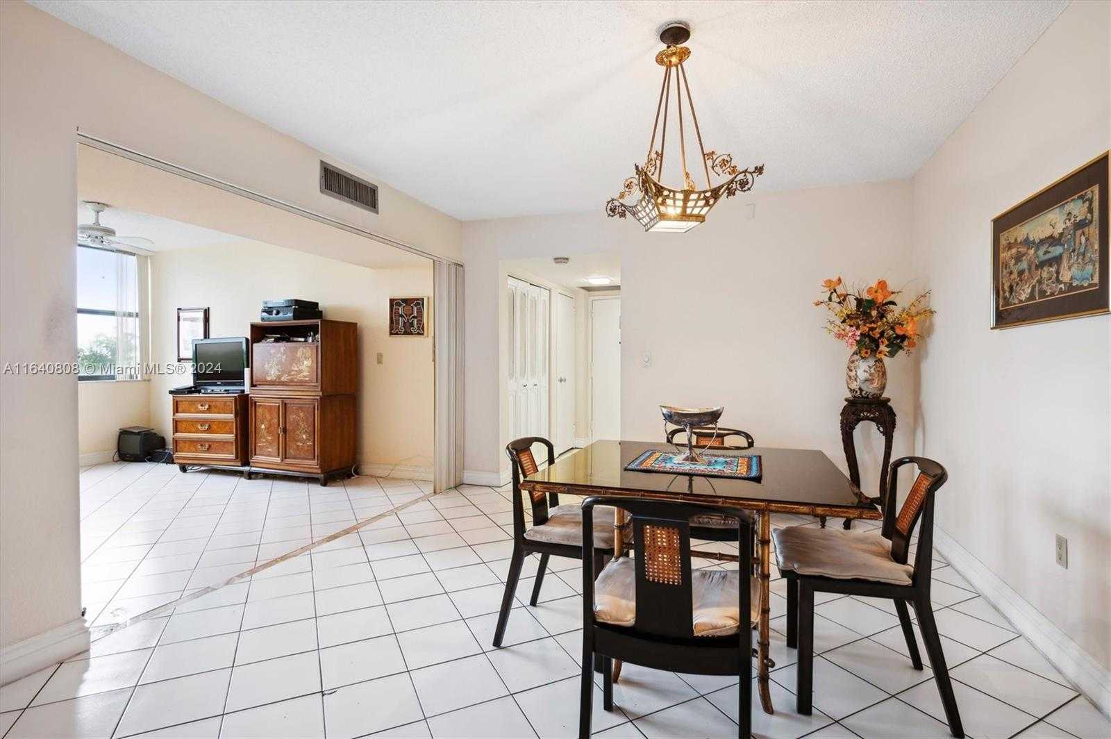 Small Image of 3375 N Country Club Dr, Miami, FL 33180, USA Number 4