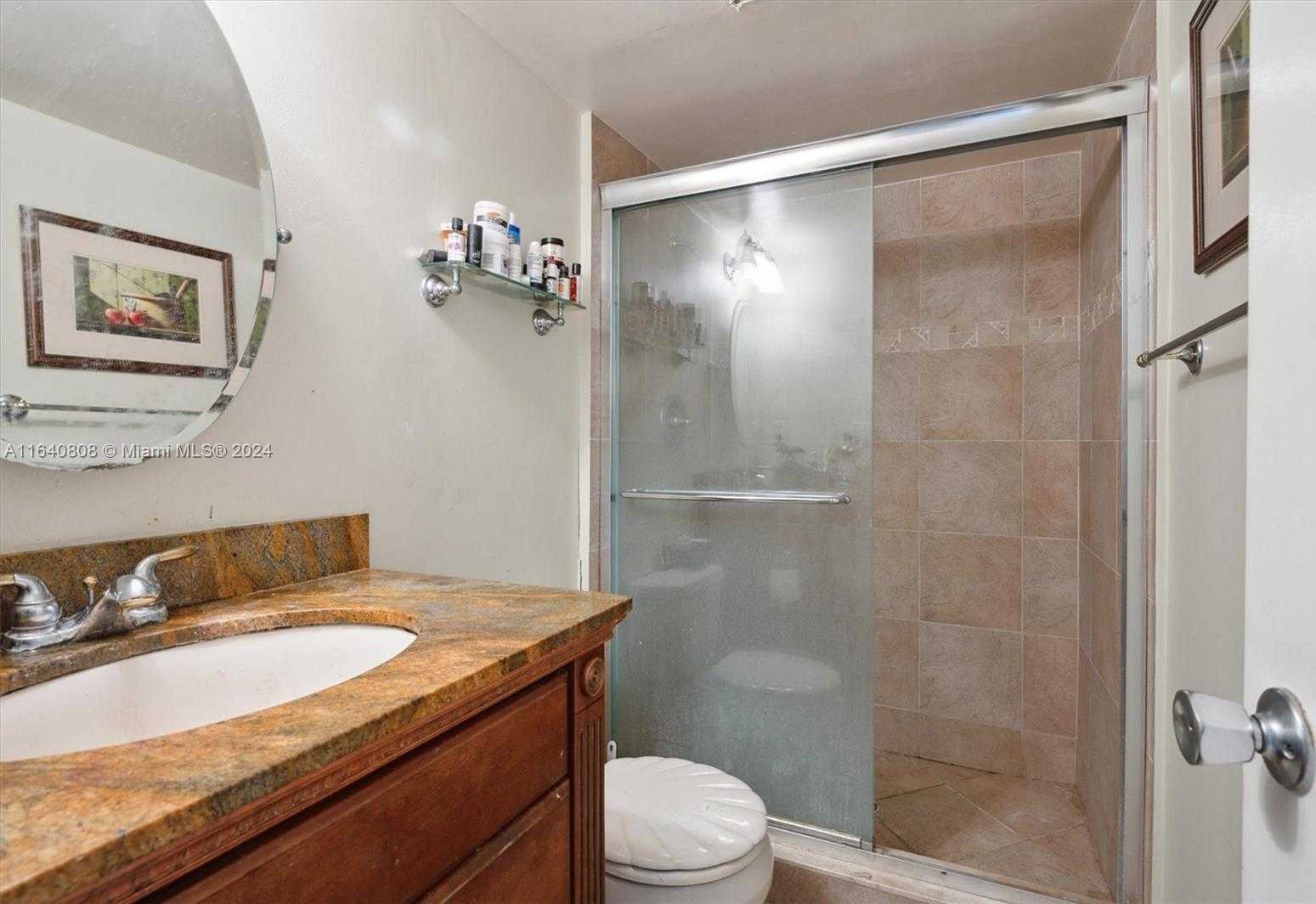 Small Image of 3375 N Country Club Dr, Miami, FL 33180, USA Number 7