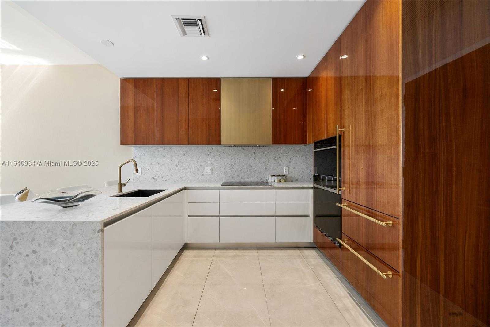 Small Image of 2678 TIGERTAIL #1705, Coconut Grove Number 3