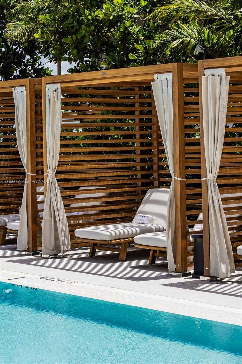 Small Image of 2678 TIGERTAIL #1705, Coconut Grove Number 43