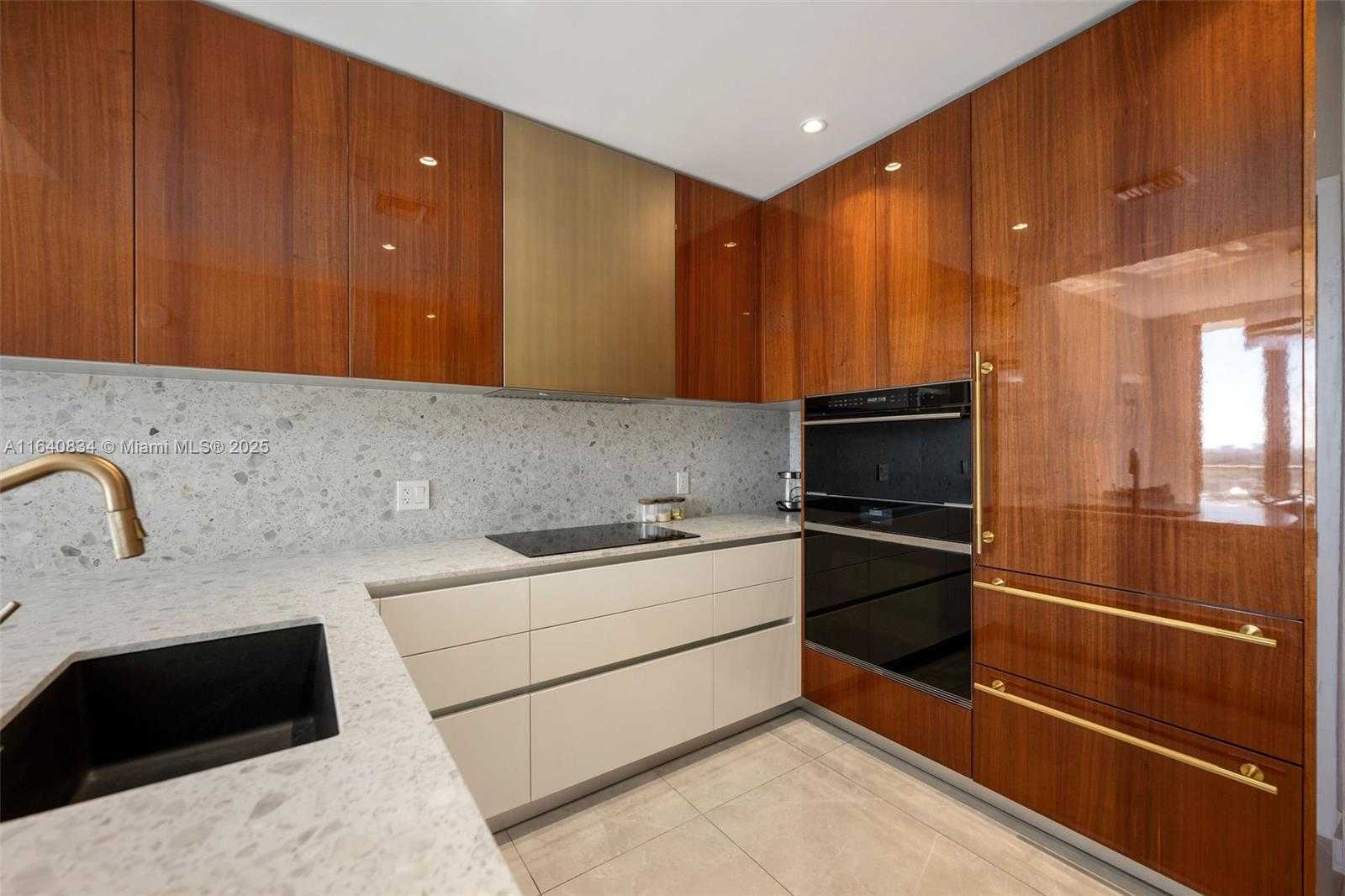 Small Image of 2678 TIGERTAIL #1705, Coconut Grove Number 5