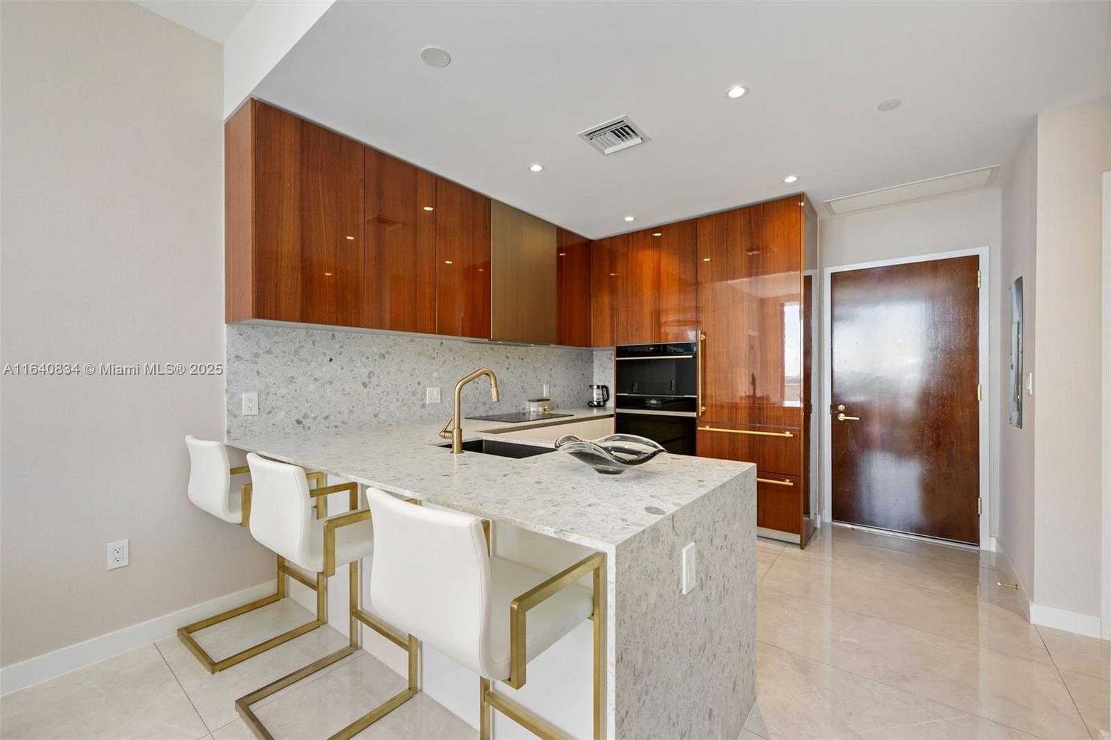 Small Image of 2678 TIGERTAIL #1705, Coconut Grove Number 6