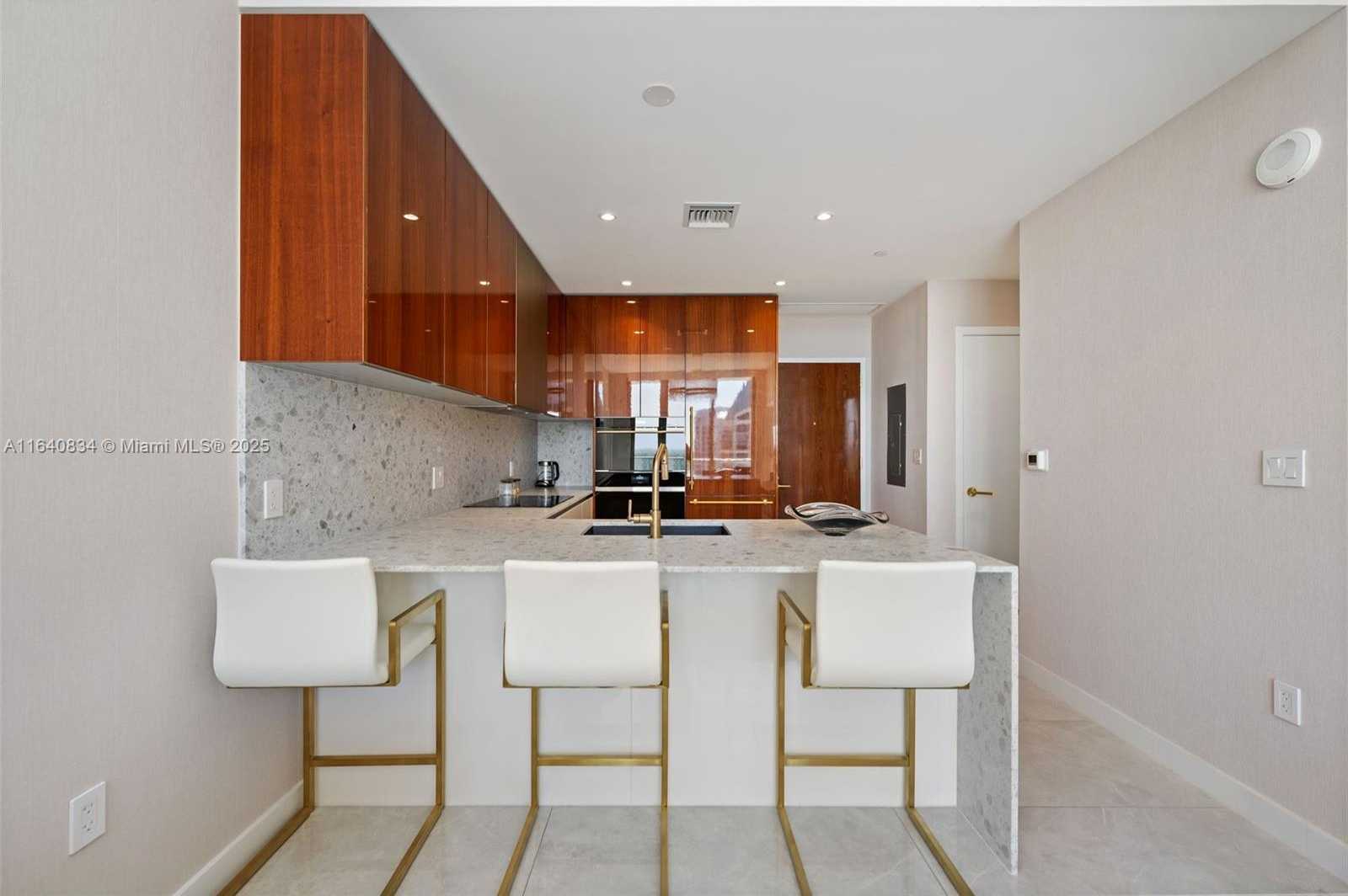 Small Image of 2678 TIGERTAIL #1705, Coconut Grove Number 7
