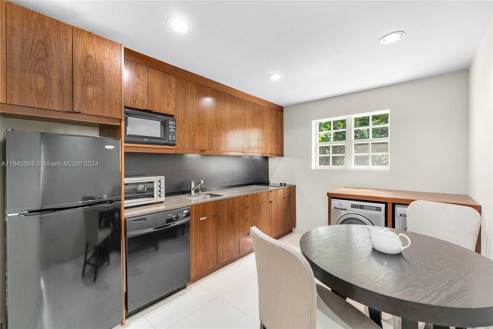 Small Image of 40201 Fisher Island Dr, Miami Beach, FL 33109, USA Number 6