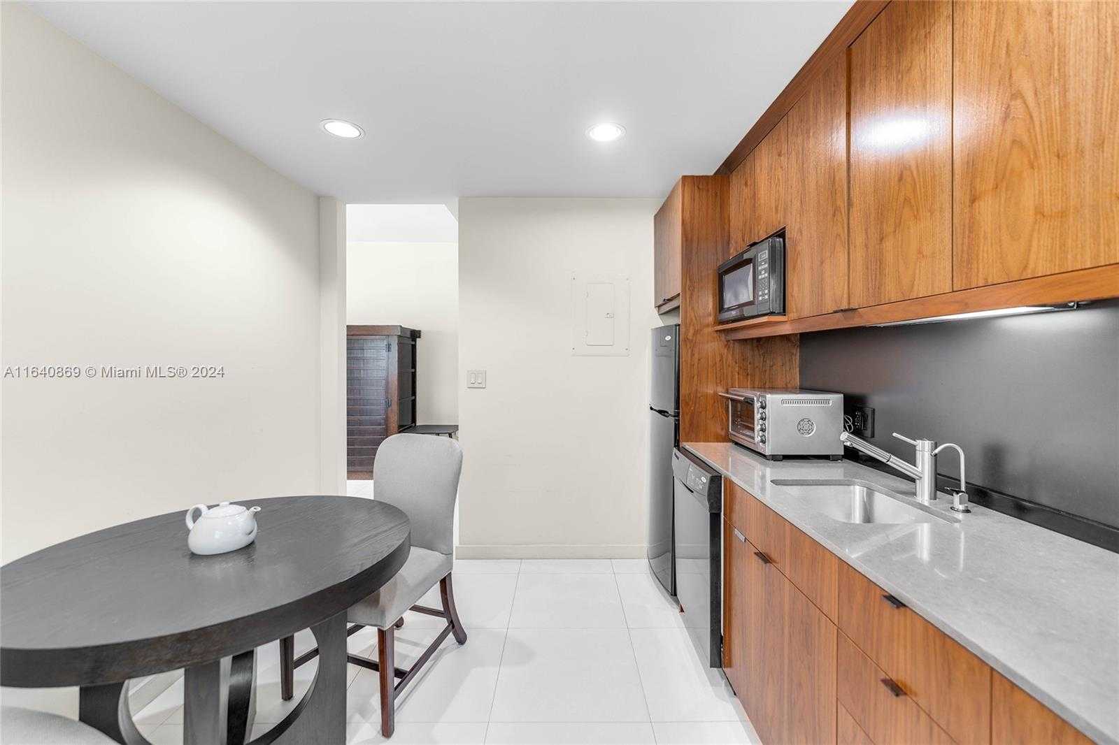 Small Image of 40201 Fisher Island Dr, Miami Beach, FL 33109, USA Number 7