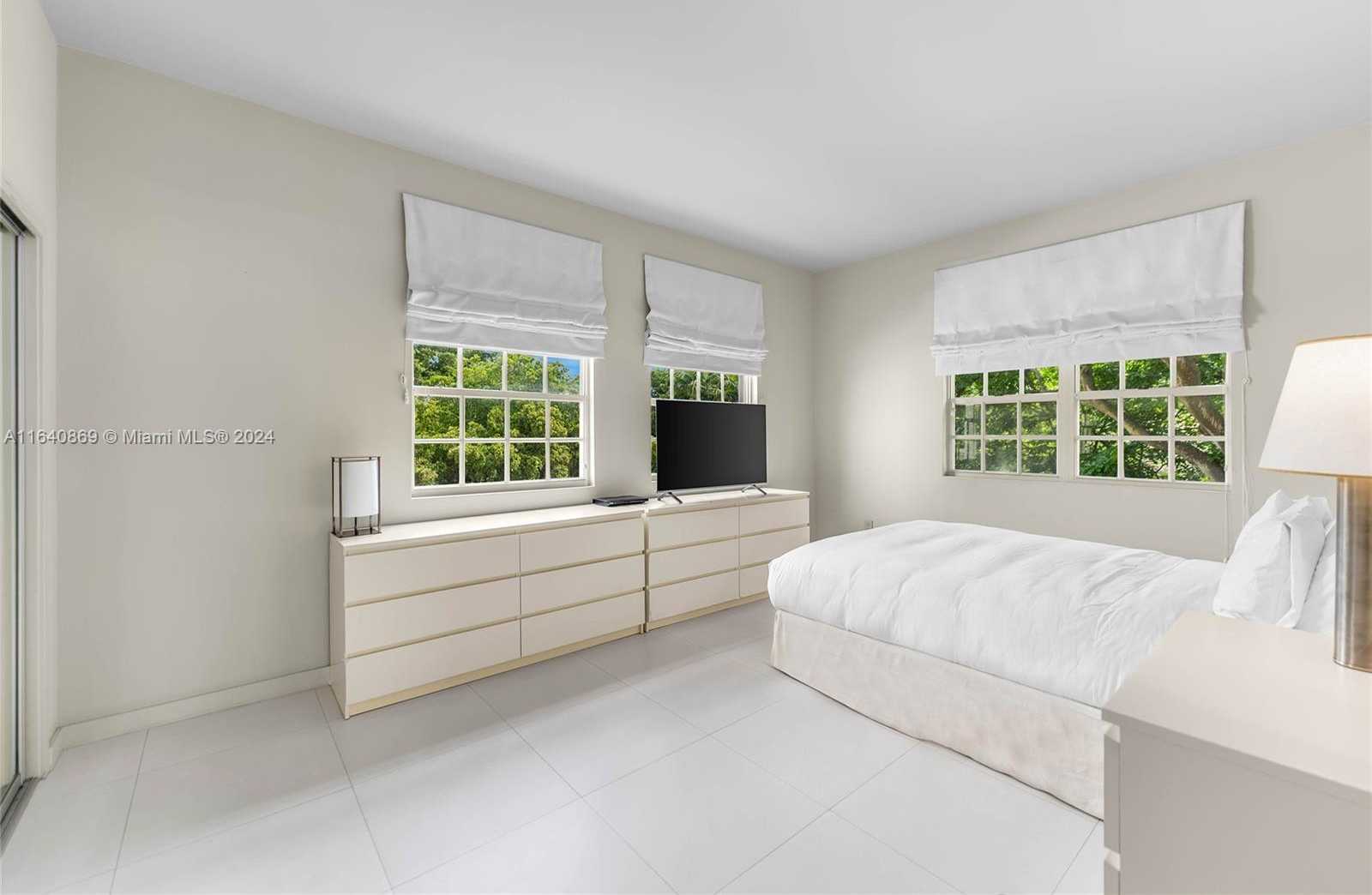 Small Image of 40201 Fisher Island Dr, Miami Beach, FL 33109, USA Number 9