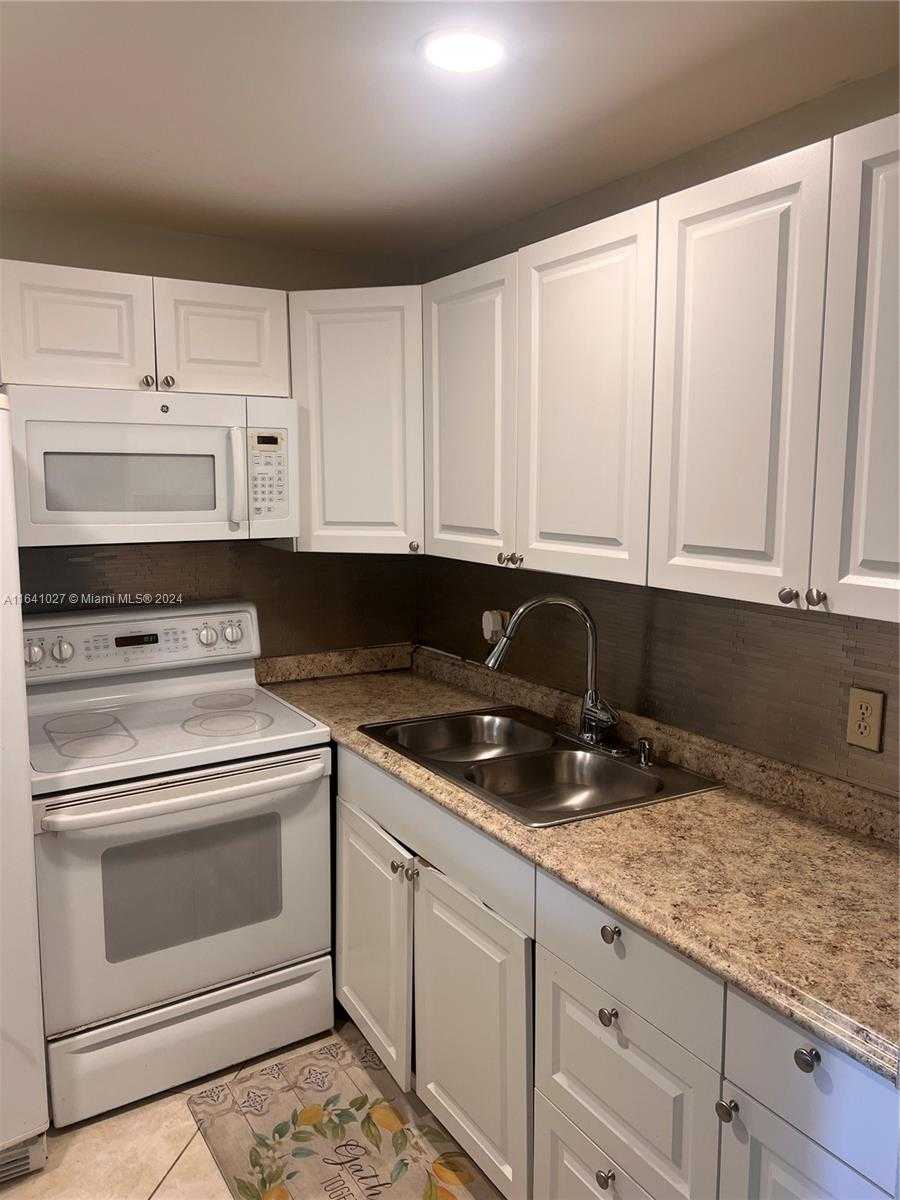 Small Image of 186 VENTNOR L #186, Deerfield Beach Number 12
