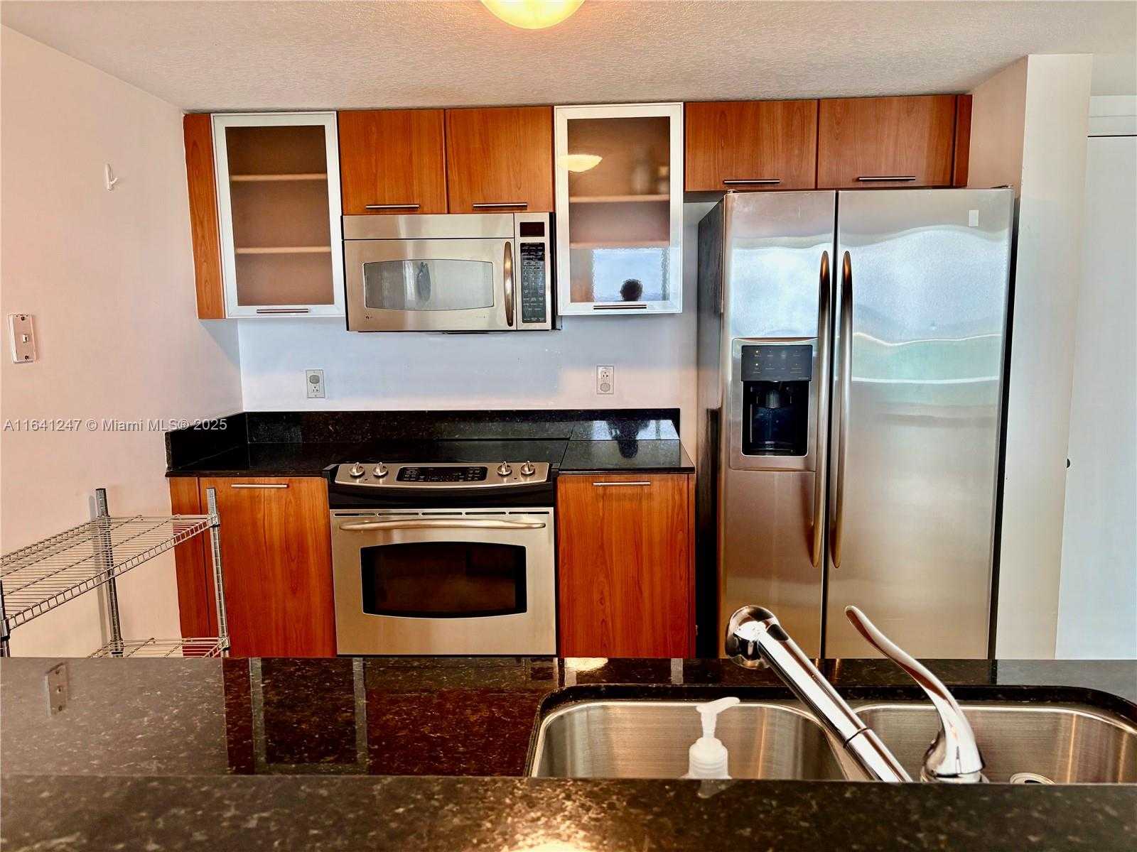 Small Image of 1800 NORTH BAYSHORE DR #3404, Miami Number 6