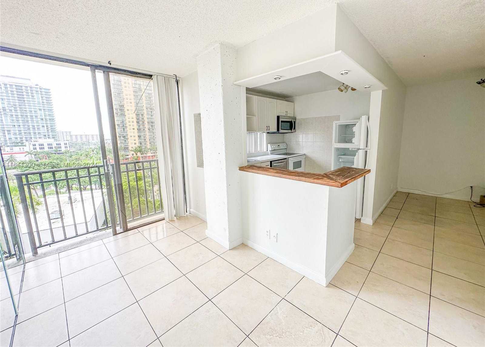 Small Image of 17021 NORTH BAY RD #915, Sunny Isles Beach Number 4