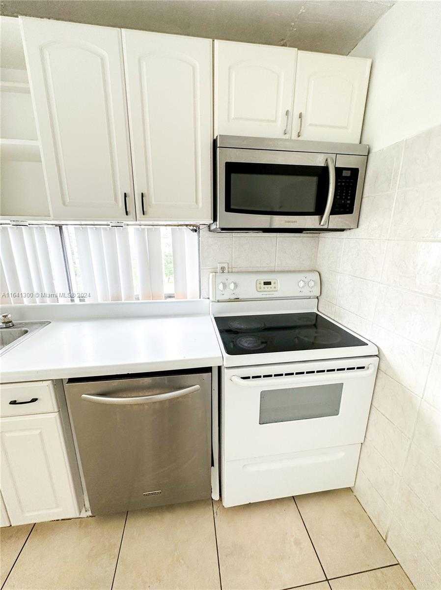 Small Image of 17021 NORTH BAY RD #915, Sunny Isles Beach Number 7