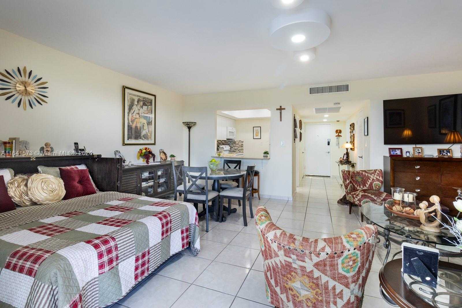 Small Image of 5401 COLLINS AVE #1129, Miami Beach Number 11