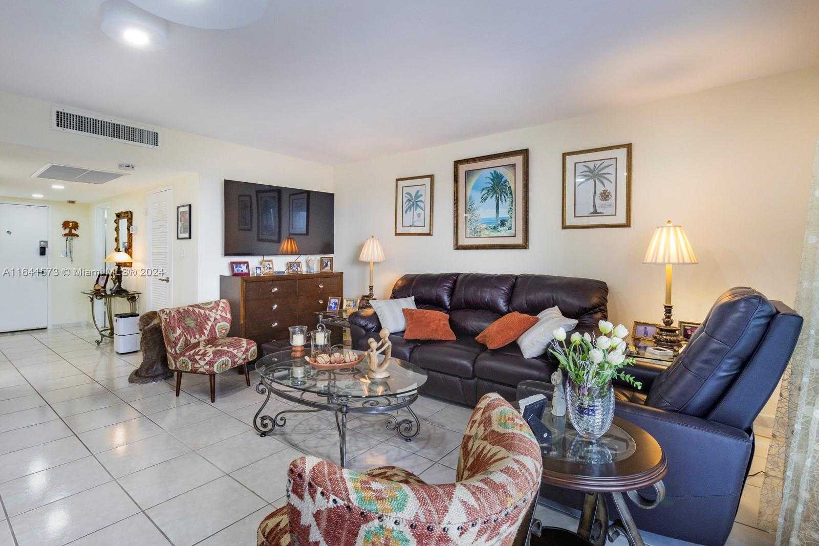 Small Image of 5401 COLLINS AVE #1129, Miami Beach Number 12