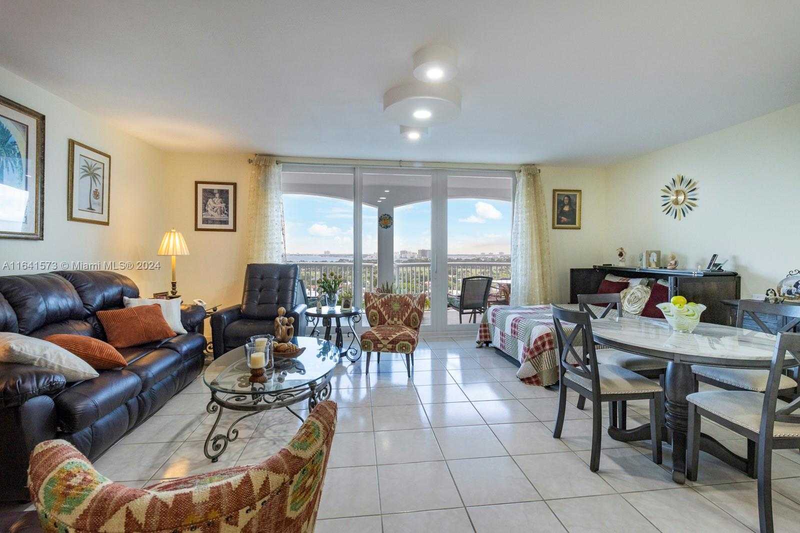 Small Image of 5401 COLLINS AVE #1129, Miami Beach Number 2
