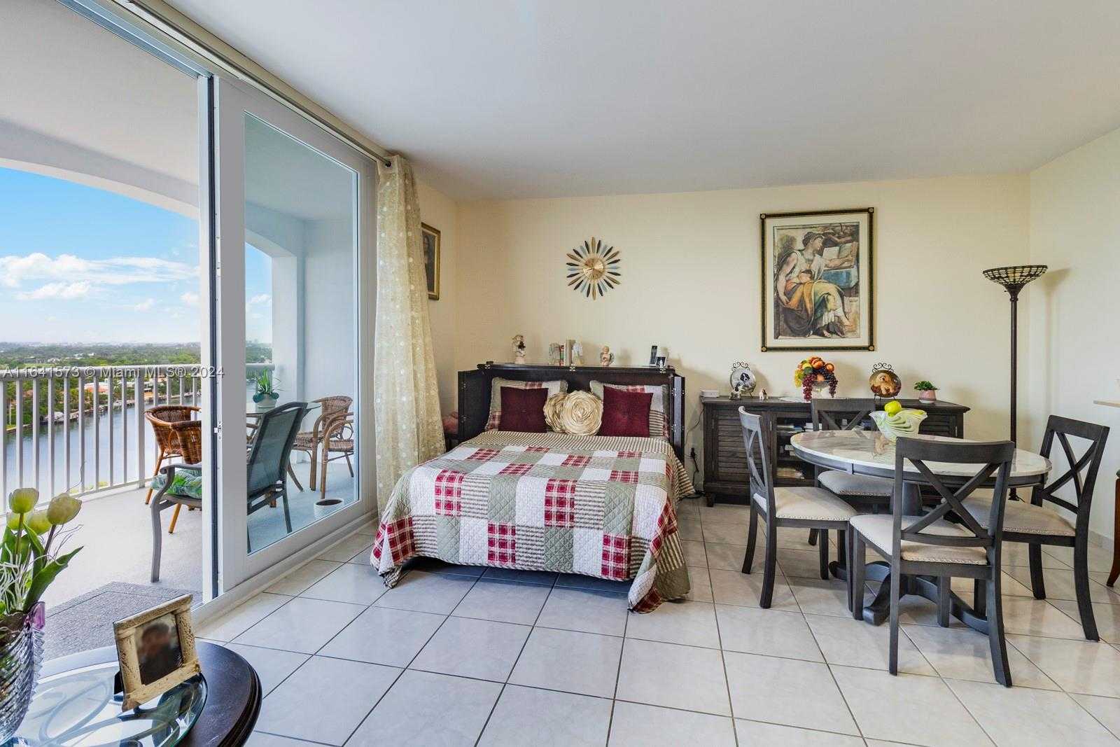 Small Image of 5401 COLLINS AVE #1129, Miami Beach Number 6