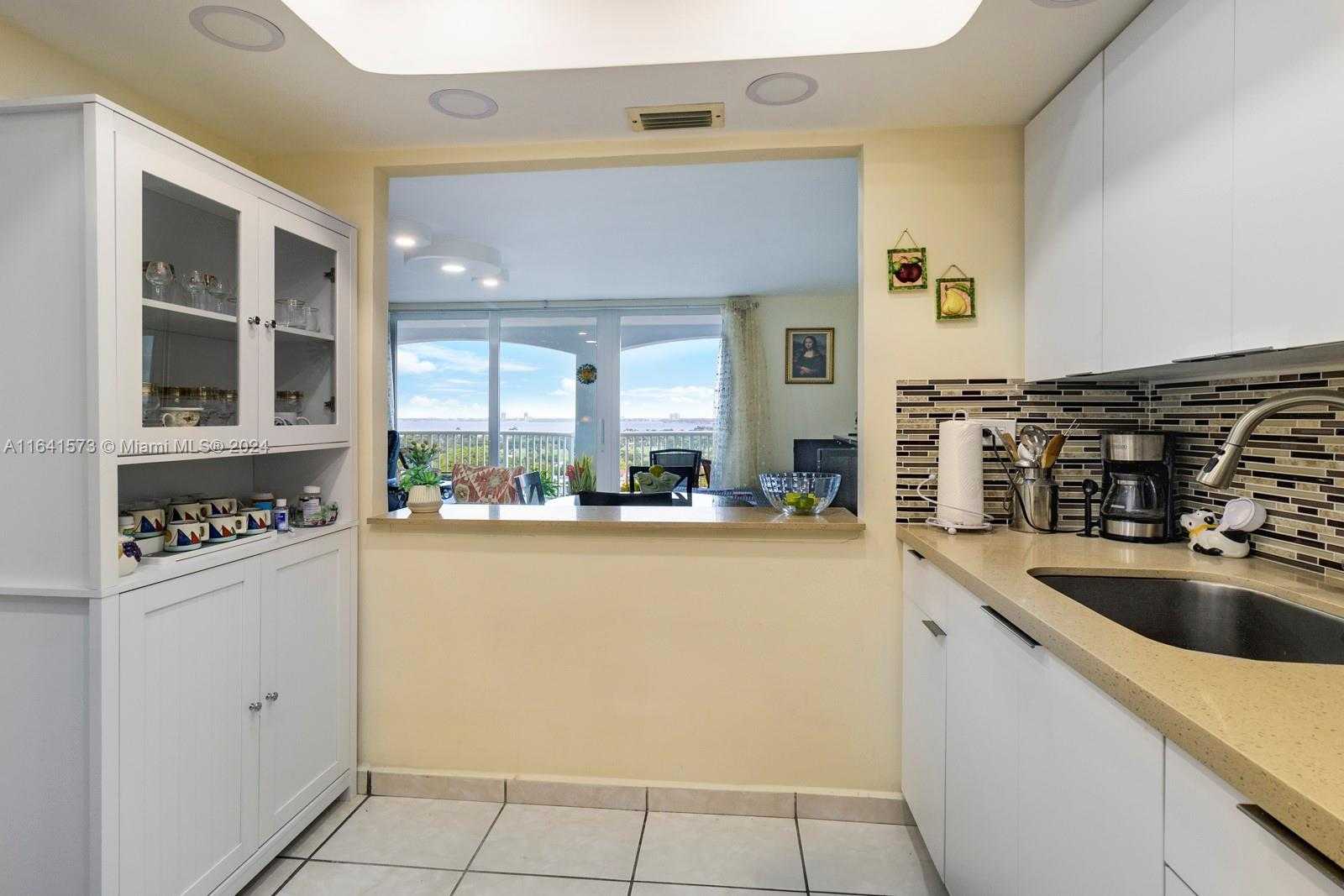 Small Image of 5401 COLLINS AVE #1129, Miami Beach Number 8
