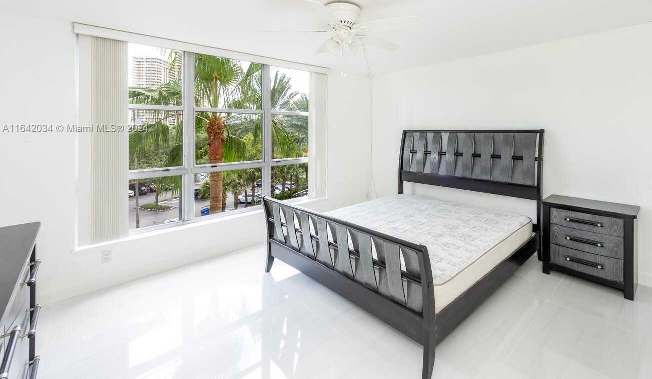 Small Image of 3600 MYSTIC POINTE DR #507, Aventura Number 11