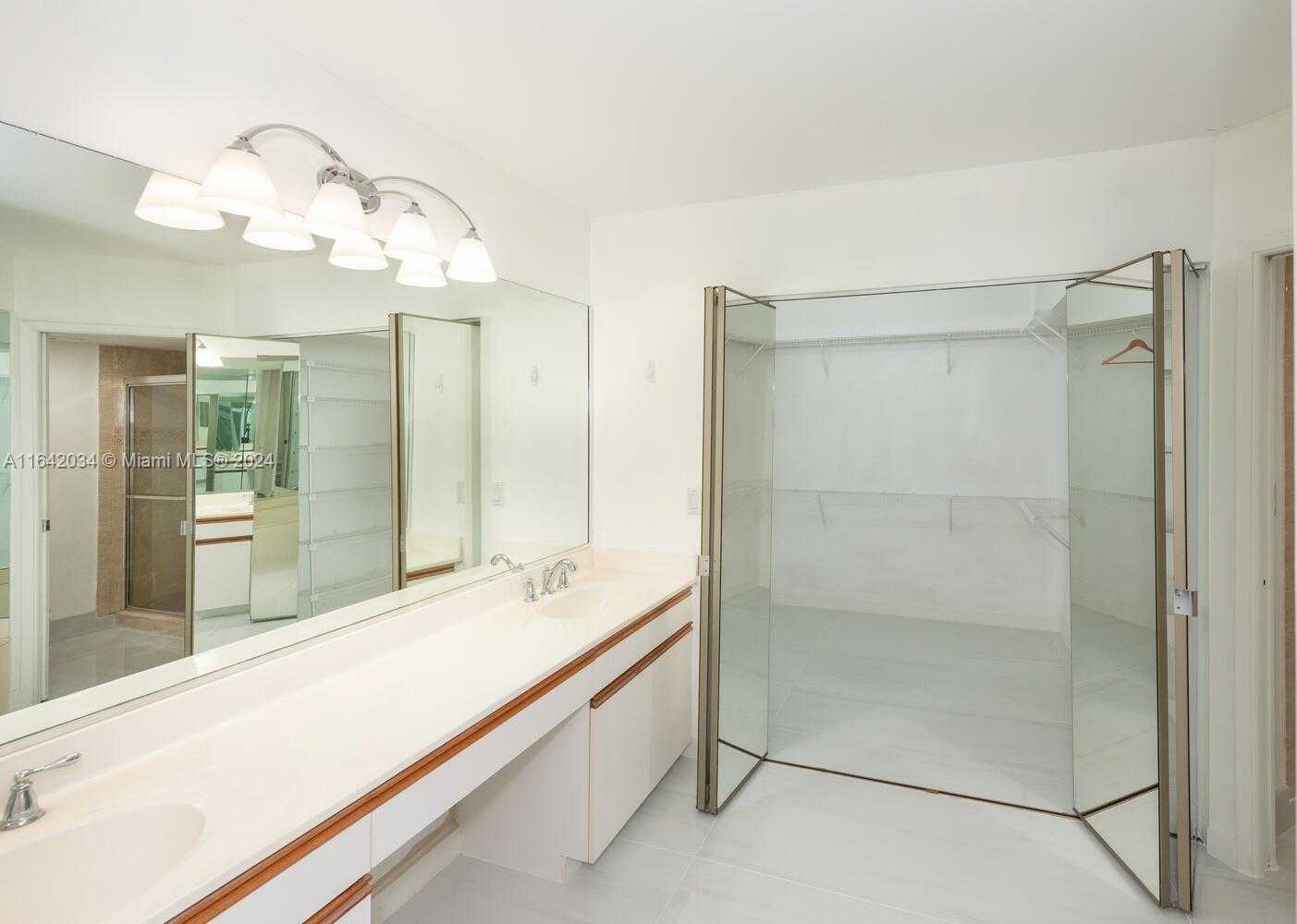 Small Image of 3600 MYSTIC POINTE DR #507, Aventura Number 13
