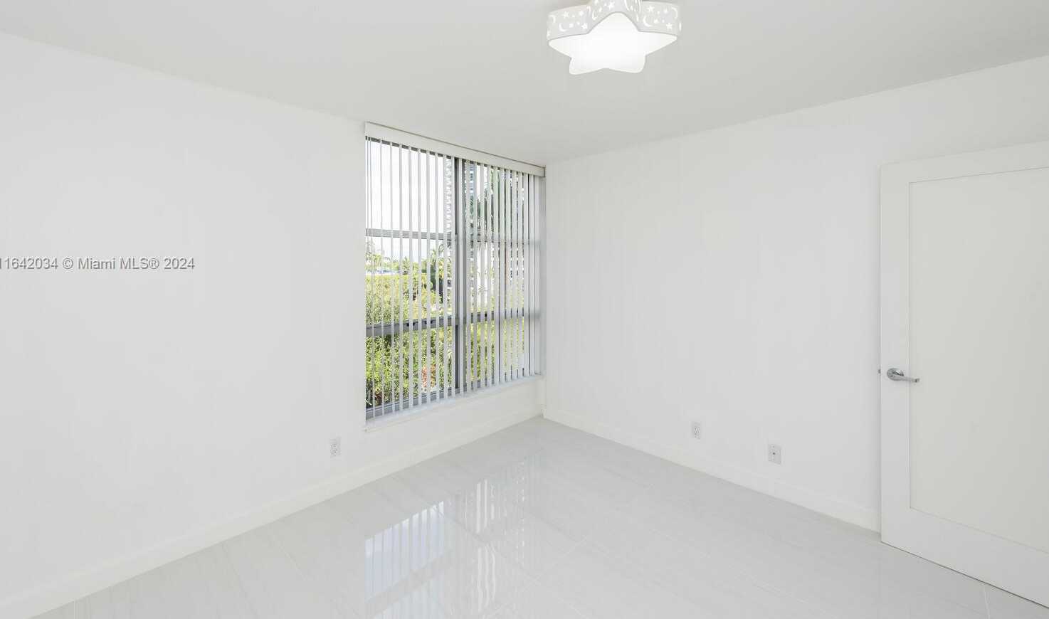 Small Image of 3600 MYSTIC POINTE DR #507, Aventura Number 16