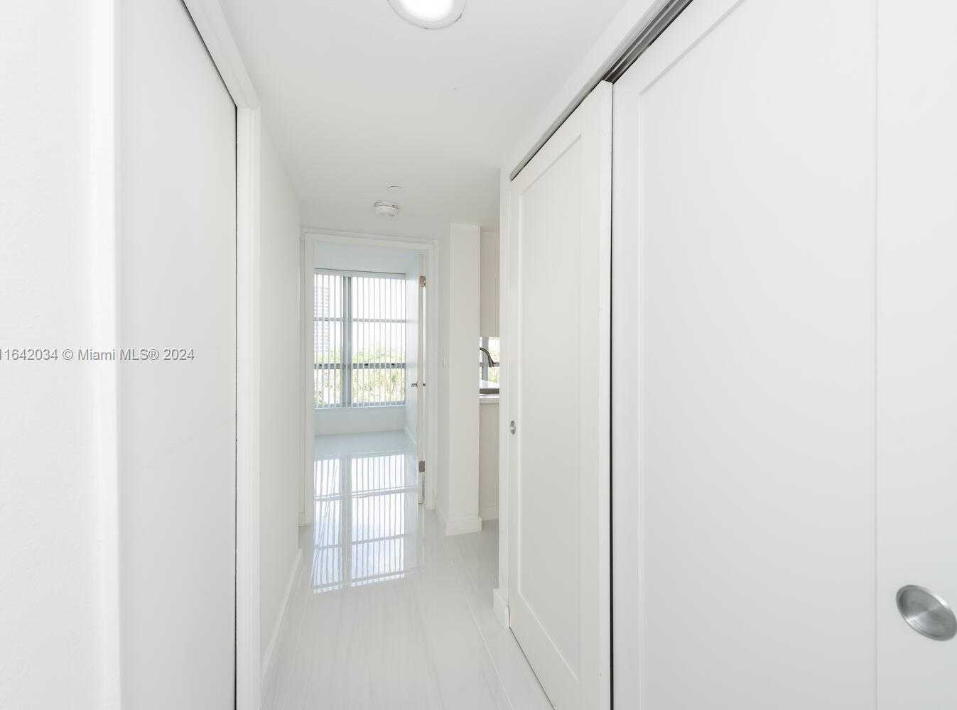 Small Image of 3600 MYSTIC POINTE DR #507, Aventura Number 17