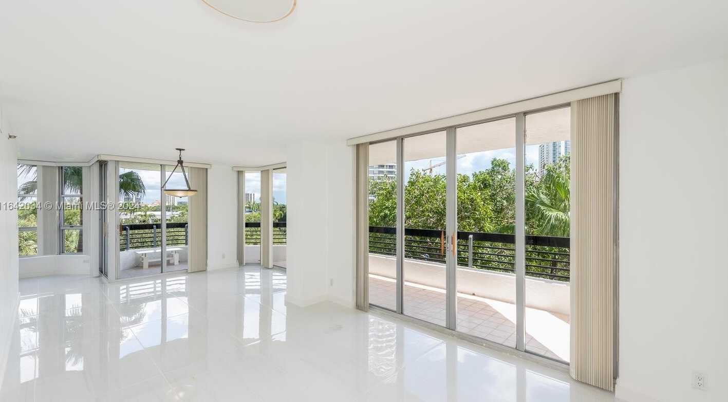 Small Image of 3600 MYSTIC POINTE DR #507, Aventura Number 2