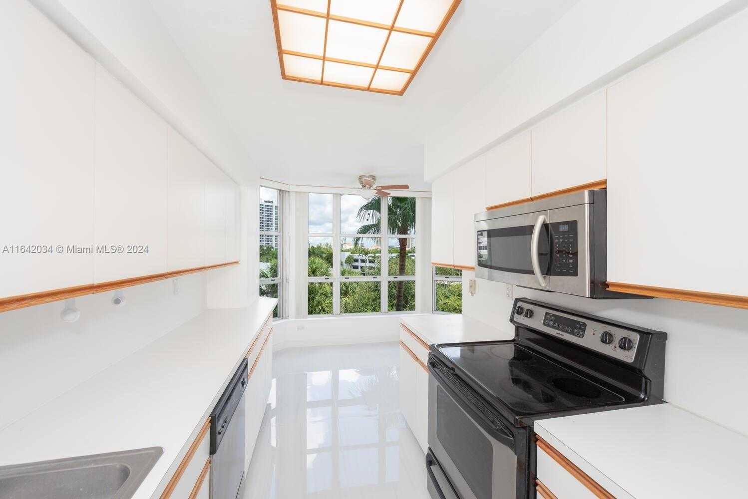Small Image of 3600 MYSTIC POINTE DR #507, Aventura Number 3
