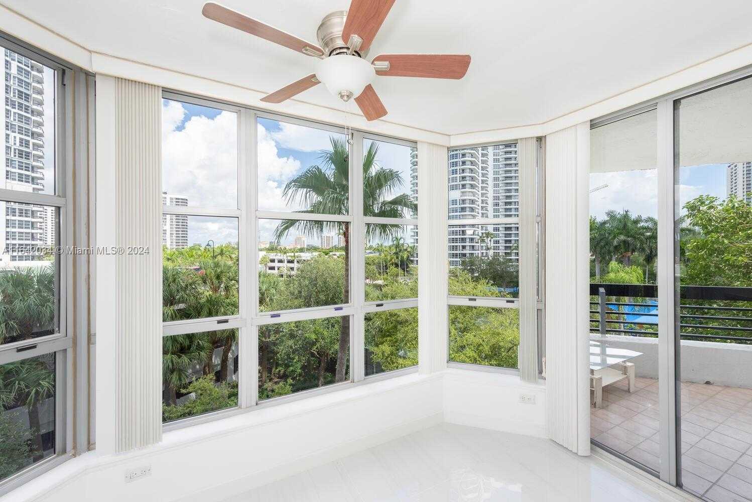 Small Image of 3600 MYSTIC POINTE DR #507, Aventura Number 4