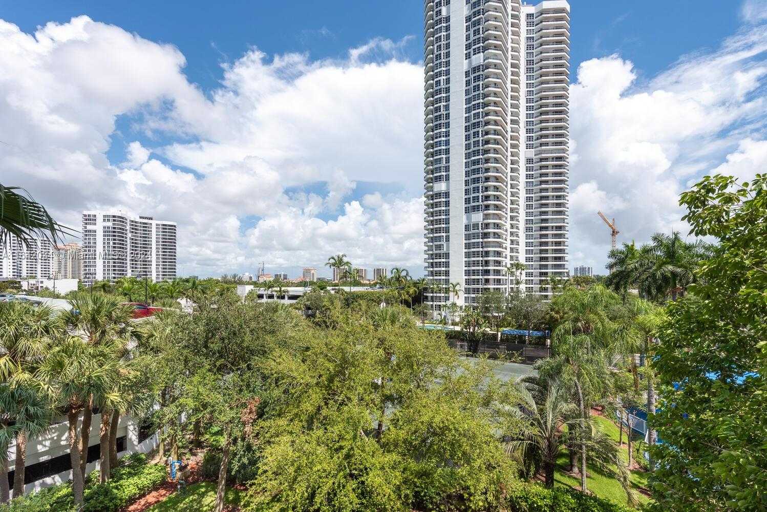 Small Image of 3600 MYSTIC POINTE DR #507, Aventura Number 6