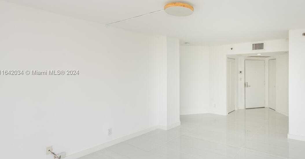 Small Image of 3600 MYSTIC POINTE DR #507, Aventura Number 9
