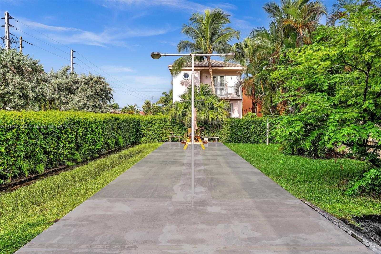 Small Image of 3545 NORTH EAST 167TH ST #208, North Miami Beach Number 2