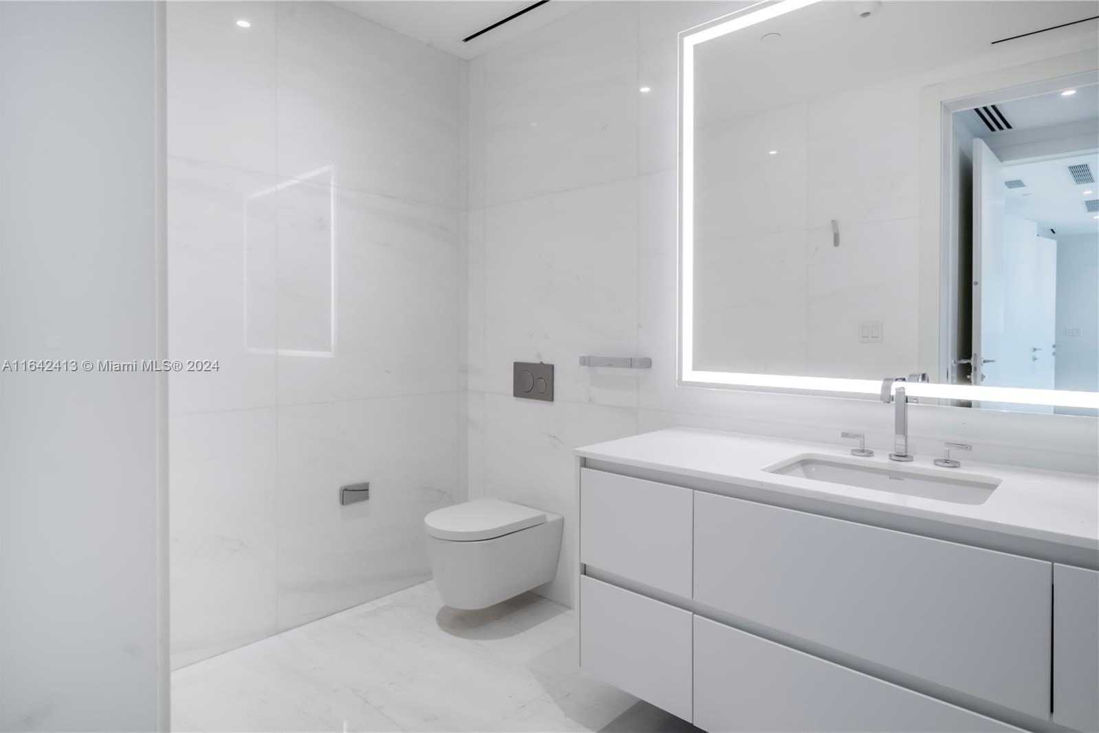 Small Image of 300 BISCAYNE BLVD WAY #506, Miami Number 14