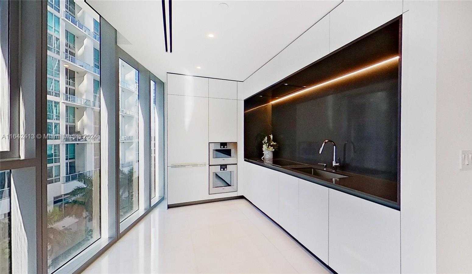 Small Image of 300 BISCAYNE BLVD WAY #506, Miami Number 3