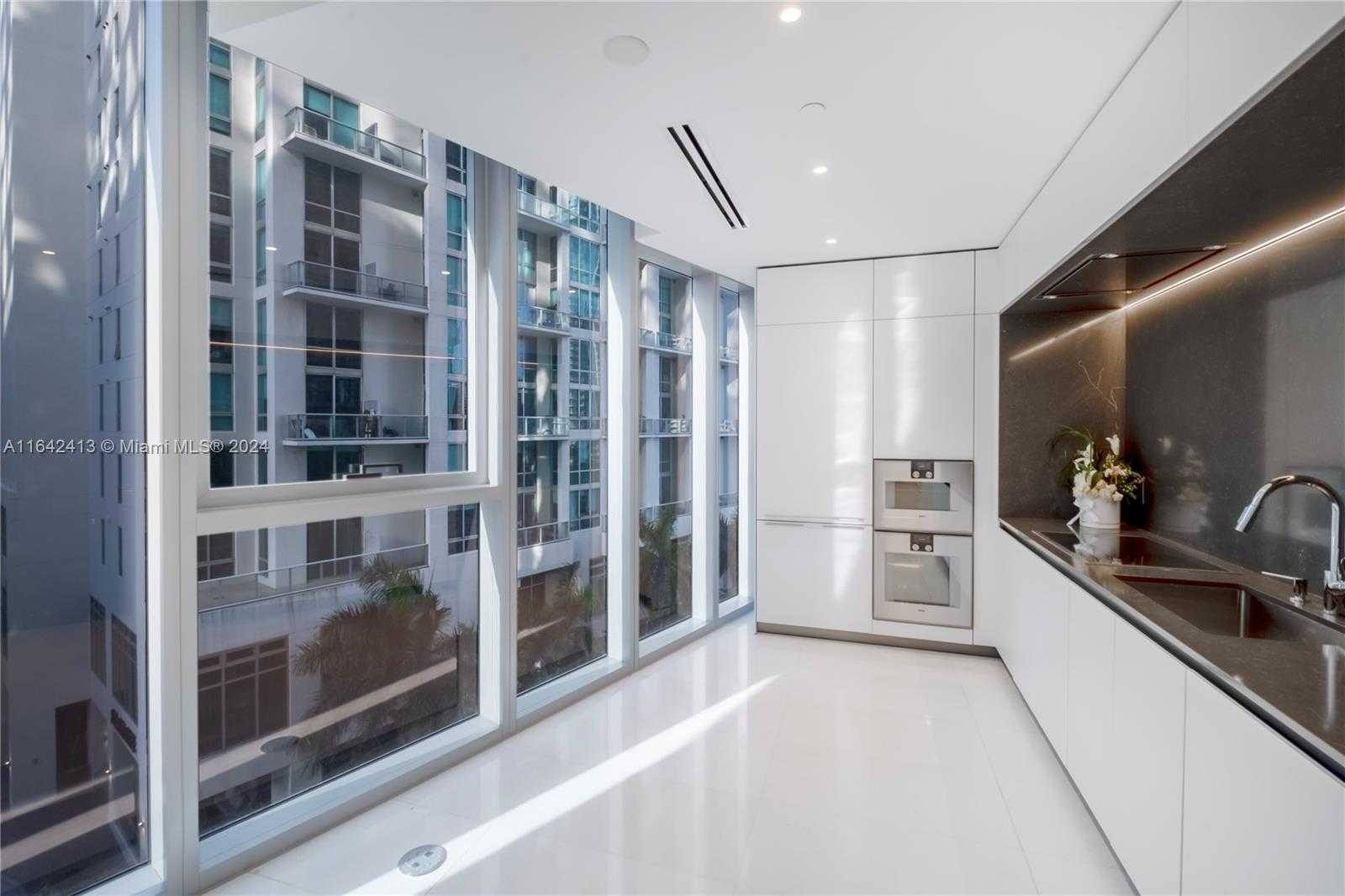 Small Image of 300 BISCAYNE BLVD WAY #506, Miami Number 4