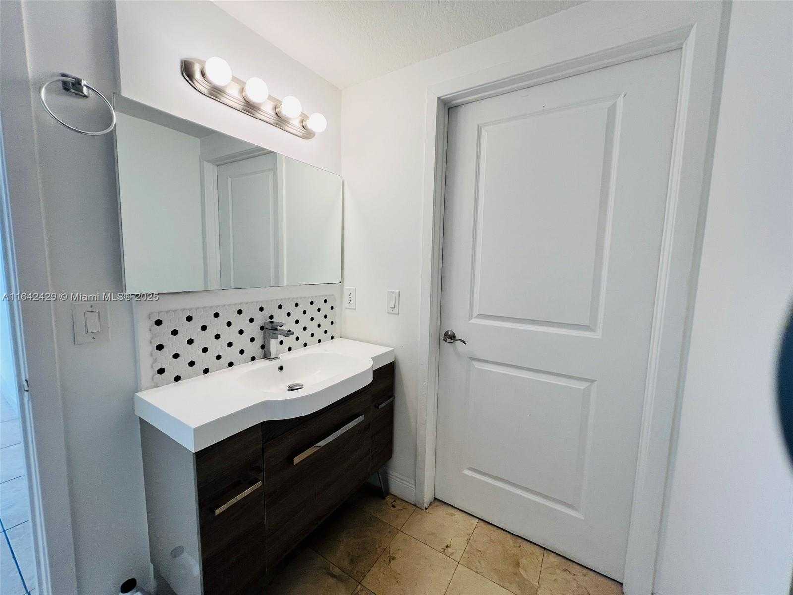 Small Image of 170 SOUTH EAST 14TH ST #2205, Miami Number 30
